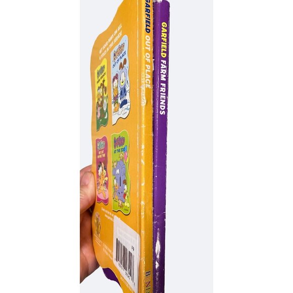 Garfield books Lot of 2   Farm Friends and Out of Place - Picture 9 of 9